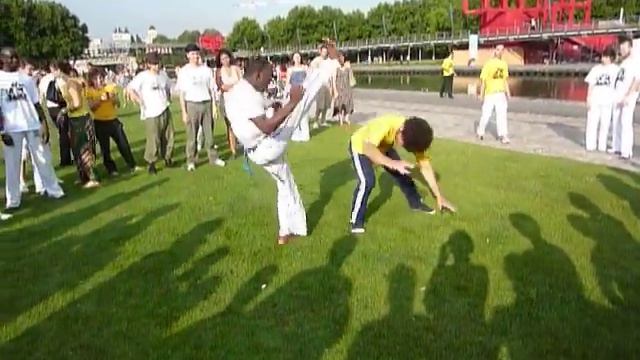 24hr Aduna'm capoeira 2010 street roda part 4, Professor Cabecao (CDO) смотреть онлайн