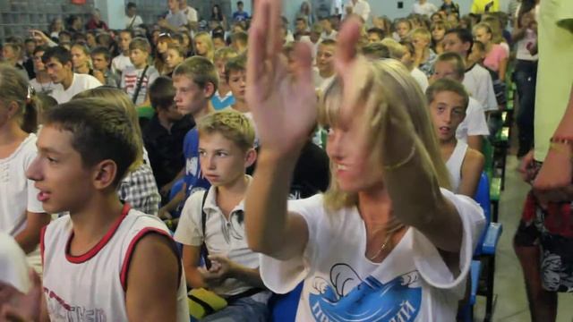 Зажим на камеру и старшая вожатая