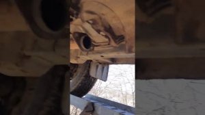 замена приемной трубы(штанов) нива шевроле. без снятия стабилизатора.