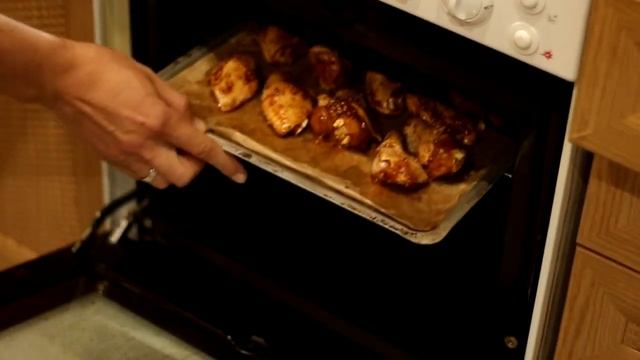 Нереально вкусно! Куриные Крылышки в Терияки. ДЕШЕВО, Быстро и Легко! смотреть онлайн