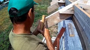 «Торцовка СТРОПИЛ и установка доски капельника»  [ стройка в одиночку  ]
