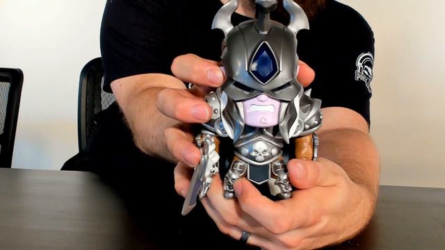 Cute But Deadly Colossal Arthas Unboxing | Piper and Rick Open a Thing смотреть онлайн