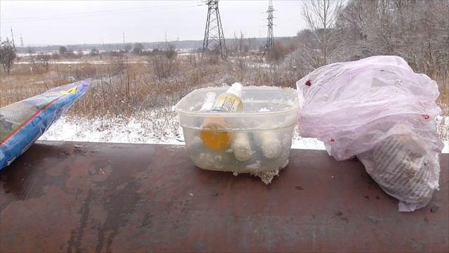 НАЧАЛ КЛЕВАТЬ КАРАСИК ЗИМОЙ ПО ОТКРЫТОЙ ВОДЕ НА УДОЧКУ. Ловля карася зимой на летние снасти. смотреть онлайн