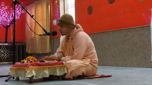 Враджа-виласа-става (25-29). Вилапа-кусуманджали (12) смотреть онлайн