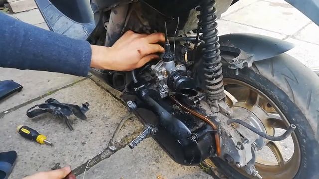 СКУТЕР ПЛОХО ЗАВОДИТСЯ НА ХОЛОДНУЮ, РЕМОНТ. смотреть онлайн