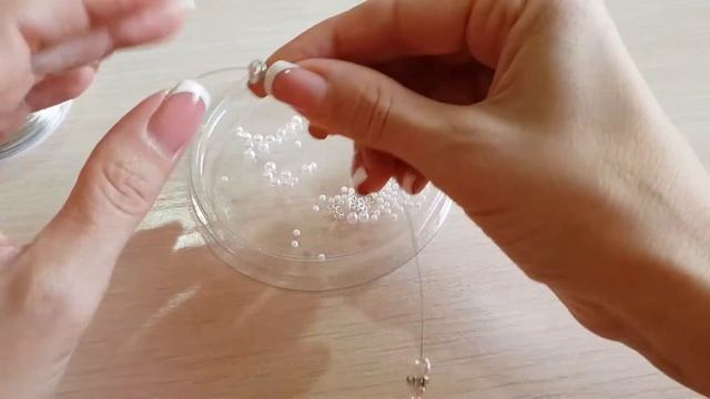 Как сделать украшение на шею (ожерелье, бусы) для куклы смотреть онлайн