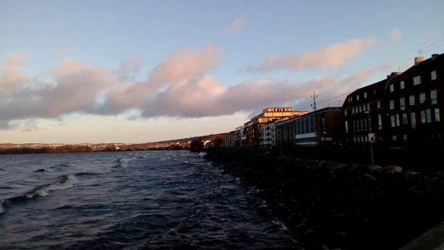 Озеро Веттерн ( Vättern ) , набережная Йёнчёпинга ( Jönköping ) . 29 ноября 2019. смотреть онлайн