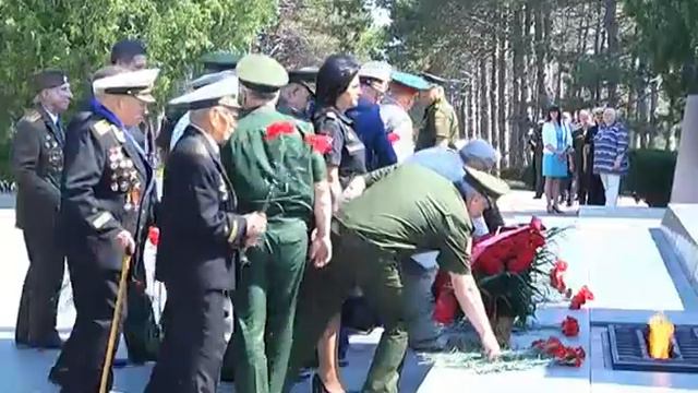 В Севастополь прибыл с рабочим визитом Министр Обороны Российской Федерации -- Сергей Шойгу. смотреть онлайн