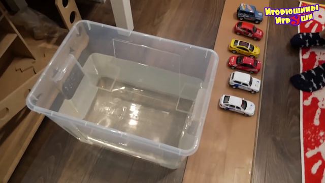 Машинки едут в воду Проверяем машинки на скорость Cars Toys in water смотреть онлайн