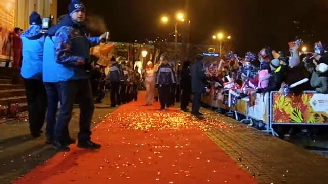 Наталья Садова несет Олимпийский огонь, Нижний Новгород, 7 января 2014 года смотреть онлайн