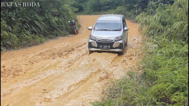 Mobil Mitsubishi Expander Trabas Jalan Rusak Jalur OFFROAD смотреть онлайн