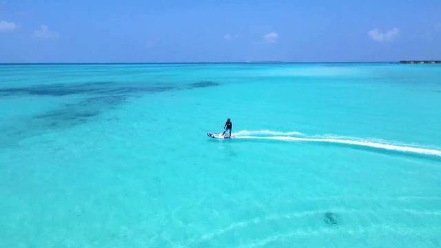 E Surfing at Hideaway Beach Resort & Spa in the Maldives смотреть онлайн
