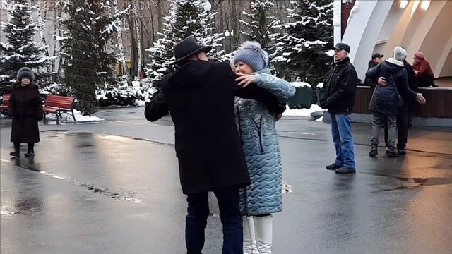 РОЗЫ В ФЕВРАЛЕ ПОДАРЮ ТЕБЕ смотреть онлайн