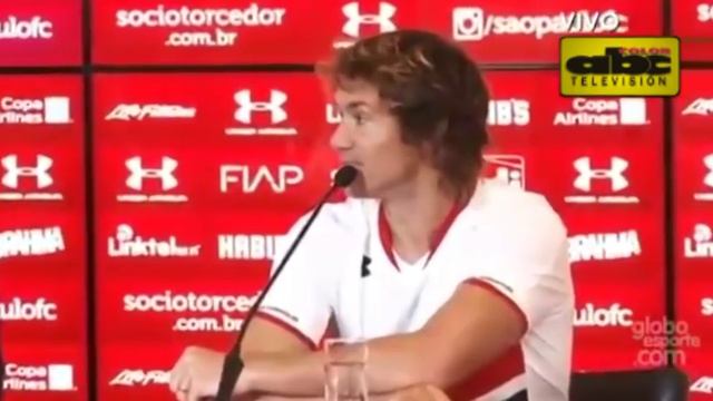 Presentación de Diego Lugano en São Paulo - "Alegría de volver a vestir el manto sagrado" смотреть онлайн