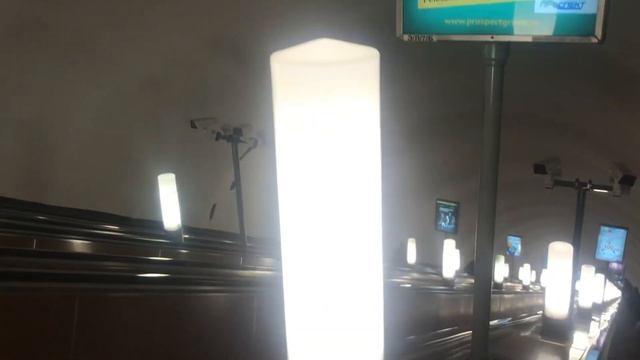 Вход и спуск по эскалаторам на Станцию Метрополитена "Гражданский Проспект" смотреть онлайн