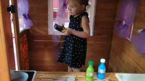 Большой домик для детей I Игровая кухня для маленьких I Марк играет в детской комнате.