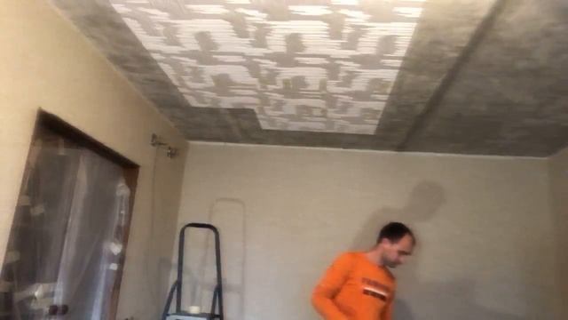 Как приклеить потолочную плитку. На потолок ))) Приятного просмотра))) смотреть онлайн
