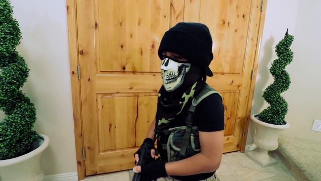 FORTNITE vs CALL OF DUTY | IN REAL LIFE | D&D SQUAD BATTLES смотреть онлайн