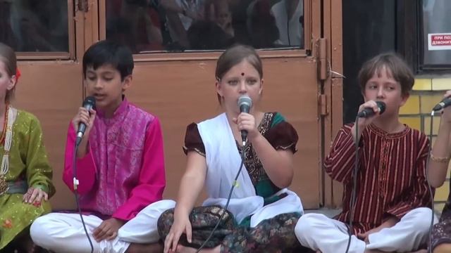 Баджан " Шри Джагадамбе Айре", исполняют дети смотреть онлайн