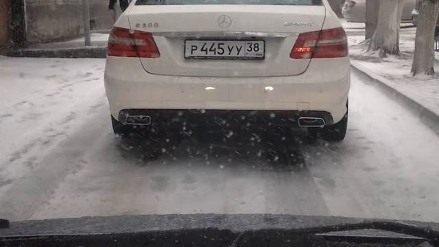 пробка во дворе смотреть онлайн