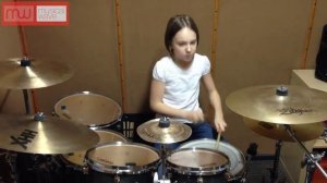 Девочка круто играет на барабанах drum cover System Of A Down   Toxicity by Чешельска Юлия