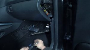 Салонный фильтр на Mercedes ML w164. Как снять бардачок.