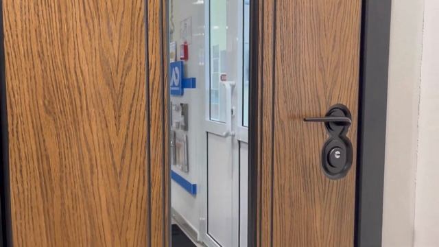 Входная дверь «Тауэр» с древесной отделкой смотреть онлайн