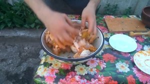Шашлык в маринаде из киви и лимона с куркумой. Barbecue in a kiwi and lemon marinade with turmeric.