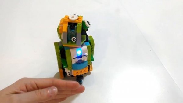 LEGO WeDo 2.0 We2-D2 (LEGO R2-D2)