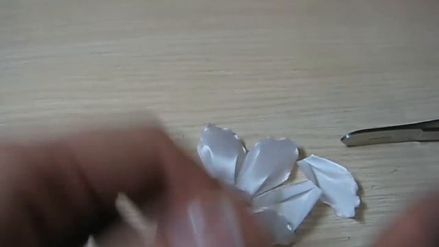 Нарциси канзаши для букета. Нарциссы канзаши своими руками. Daffodils kanzashi смотреть онлайн