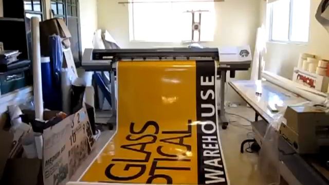 Roland VP 540 in Action at National Signs in downtown San Diego смотреть онлайн