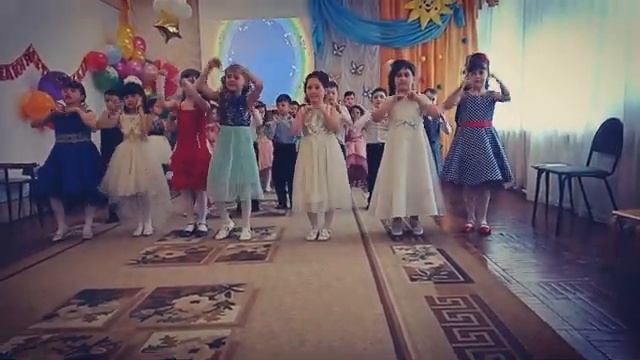 Танец "Я-самая, ты-самый, он-самый-самый лучший".Выпускной в детском саду . 2018 смотреть онлайн