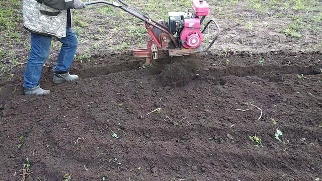 Как пахать землю мотоблоком. Один из вариантов. смотреть онлайн