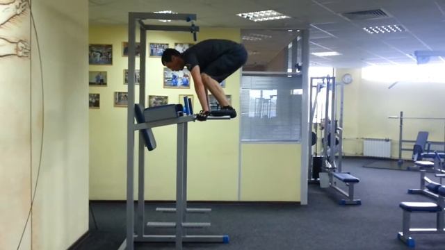 Отжимания на брусьях + подъём таза + постановка ног на брусья | Sliderlife.ru смотреть онлайн