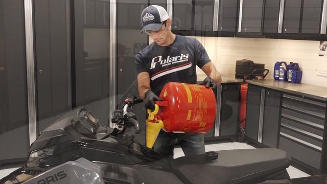 Polaris Snowmobiles Low Fuel Startup Procedure - Polaris Snowmobiles смотреть онлайн