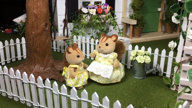 StorytIme with Calico Critters Chipmunk Family - Moms Having a Baby смотреть онлайн