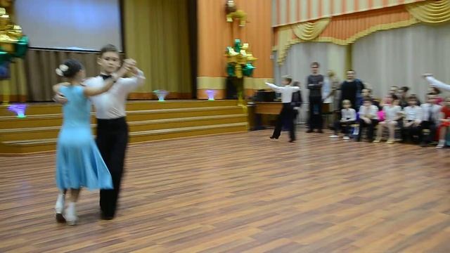 Старшая группа, пары, Квик-степ. Танц.праздник в школе, 28 нояб 2013 смотреть онлайн