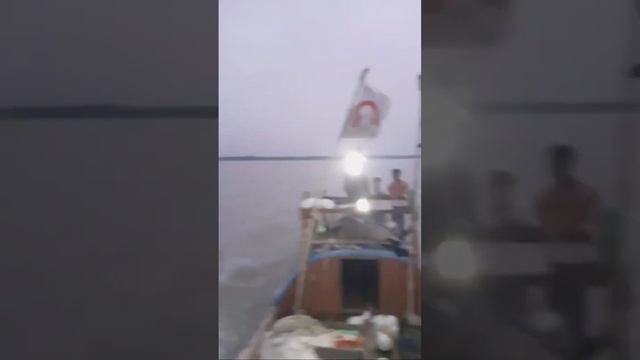 বঙ্গোপসাগরে ইলিশ মাছ ধরার জন্য যাচ্ছি смотреть онлайн