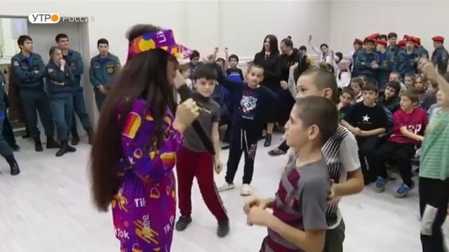 Праздничное представление для детей сирот. Технический пожарно-спасательный колледж смотреть онлайн