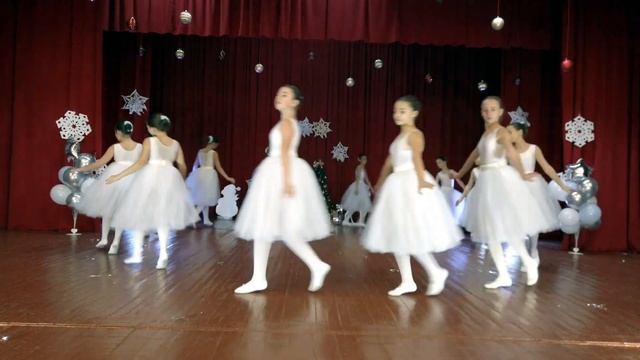 Танец "Вдохновение". Танцевальный коллектив "Lozioara" Школа Искусств с.Варница Молдова смотреть онлайн
