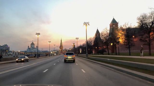 МОСКВА БЕЗ ЛЮДЕЙ | КАРАНТИН В МОСКВЕ Как проходит первый день НЕРАБОЧЕЙ недели? VLOG смотреть онлайн