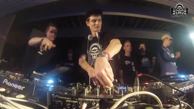 Bass Effects XL invites Beta Brothers & Friends - JACK THE RIPPER (FULL SET) смотреть онлайн