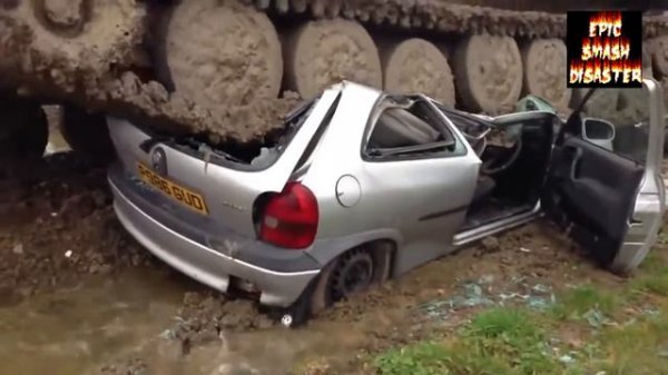 Tanks Crush Auto Accident Танки Давят Авто