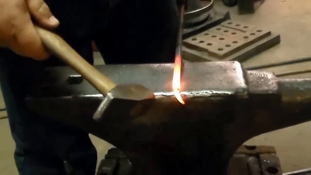 Triangles, dinner bells, chuck wagon triangles, what ever you call em this is how you forge them! смотреть онлайн