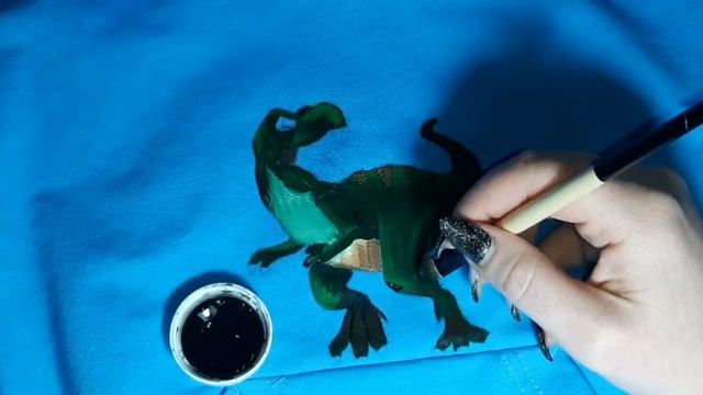 Рисуем акриловыми красками на одежде. Тиранозавр #handmade смотреть онлайн
