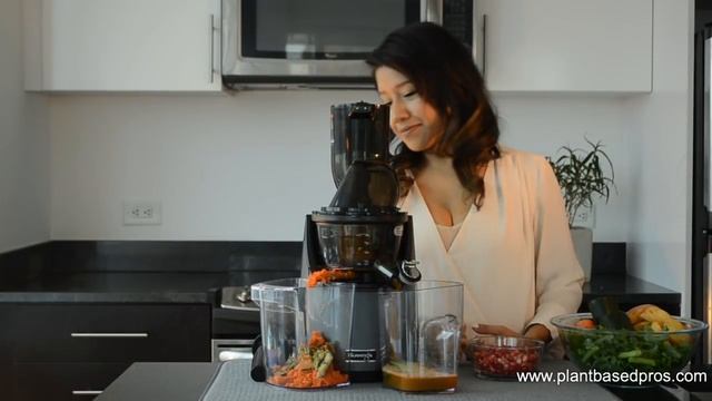 Kuvings EVO820 Cold Press Slow Juicer Review - 2022 Buyers Guide смотреть онлайн