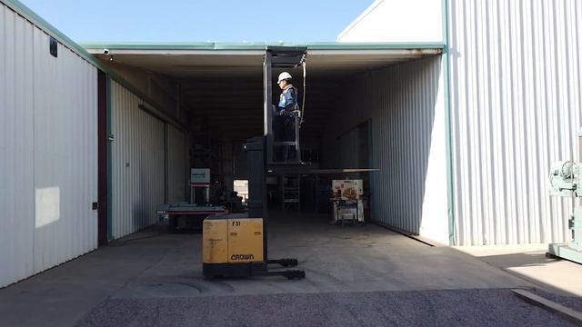 For sale Forklift Crown SP 3020-30 | FMI Trading LLC | Metalworking Machinery смотреть онлайн