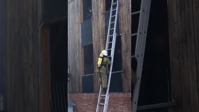 Подъём по 3-х коленной лестнице в СИЗОД смотреть онлайн