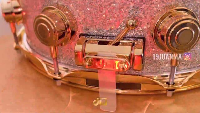 Mi NUEVO #Dw Collector's Broken GOLD Glass смотреть онлайн