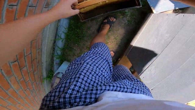 Вложик про пасіку. Качаю мед смотреть онлайн